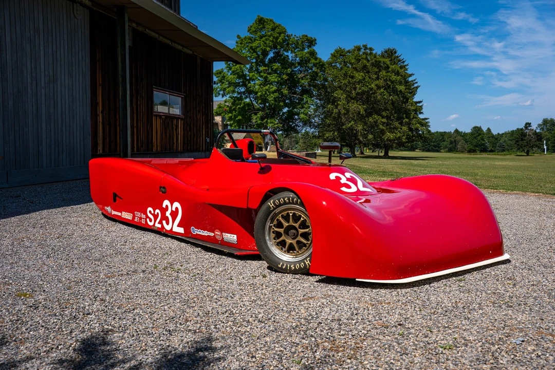 Vehicle image 2 of 31