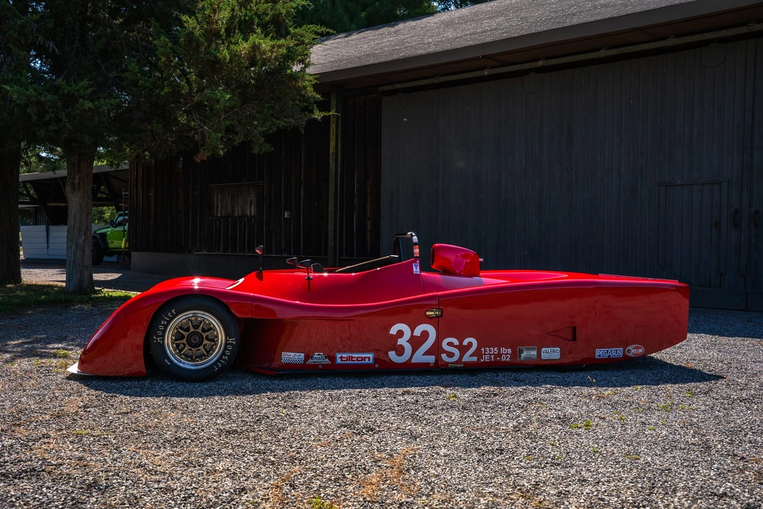 Vehicle image 23 of 31