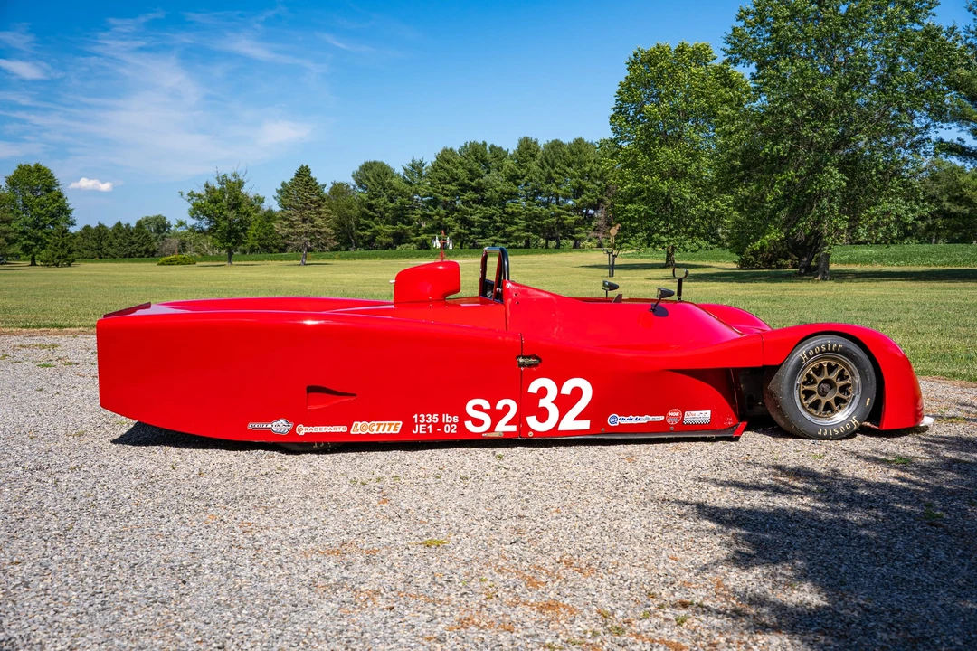 Vehicle image 14 of 31