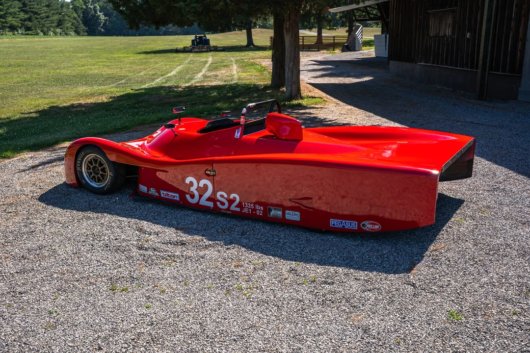 Vehicle image 24 of 31