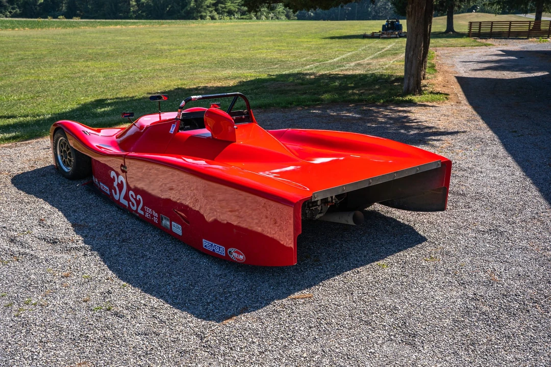 Vehicle image 25 of 31