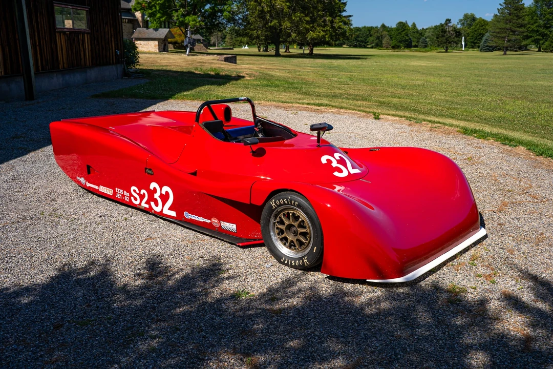Vehicle image 20 of 31