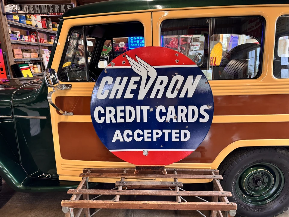 Chevron - Image 17 of 31