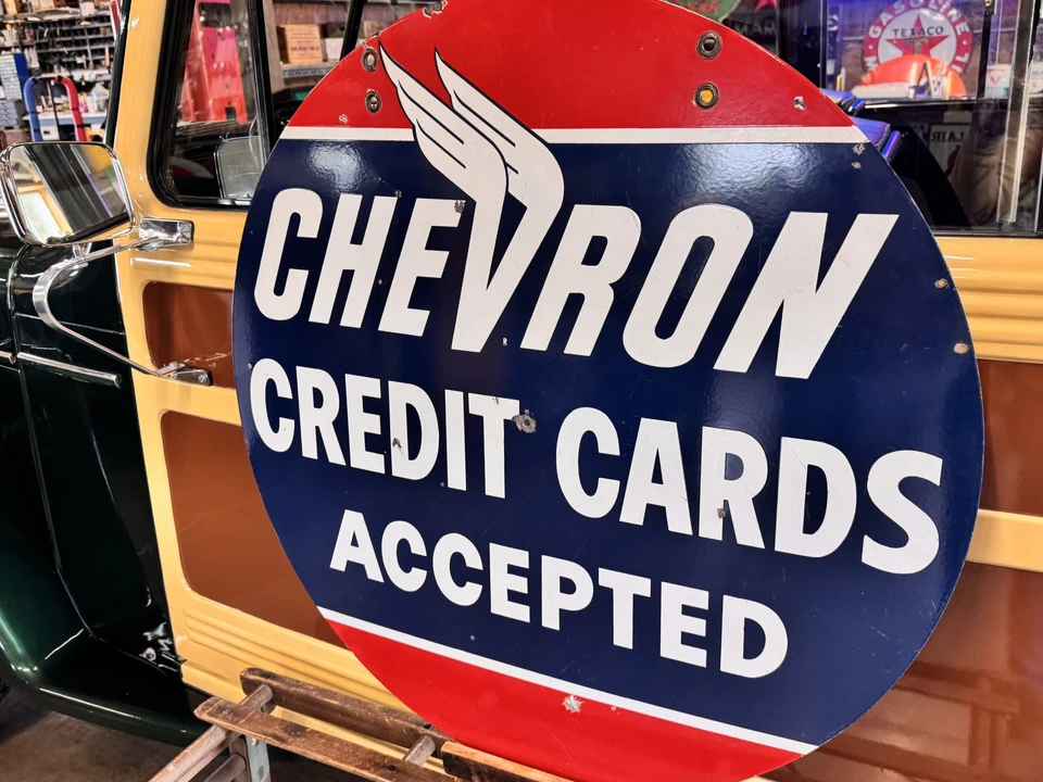 Chevron - Image 4 of 31