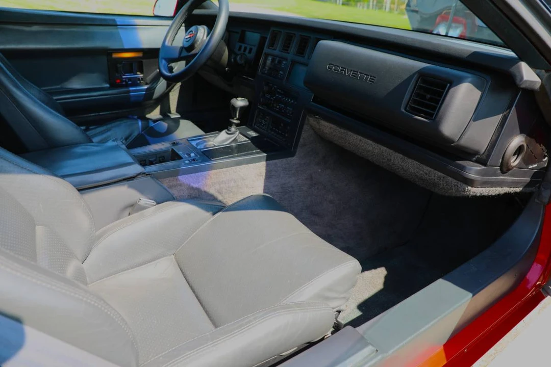 1987 Chevrolet Corvette C4 - Image 8 of 15