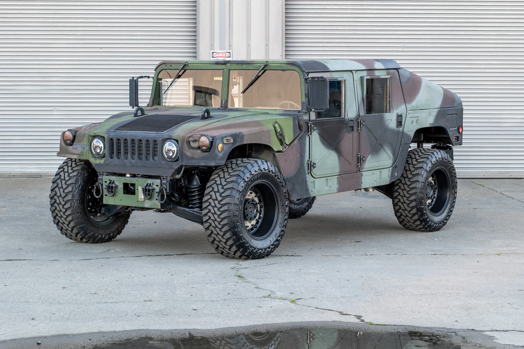 2001 Hummer HMMWV - Image 2 of 31