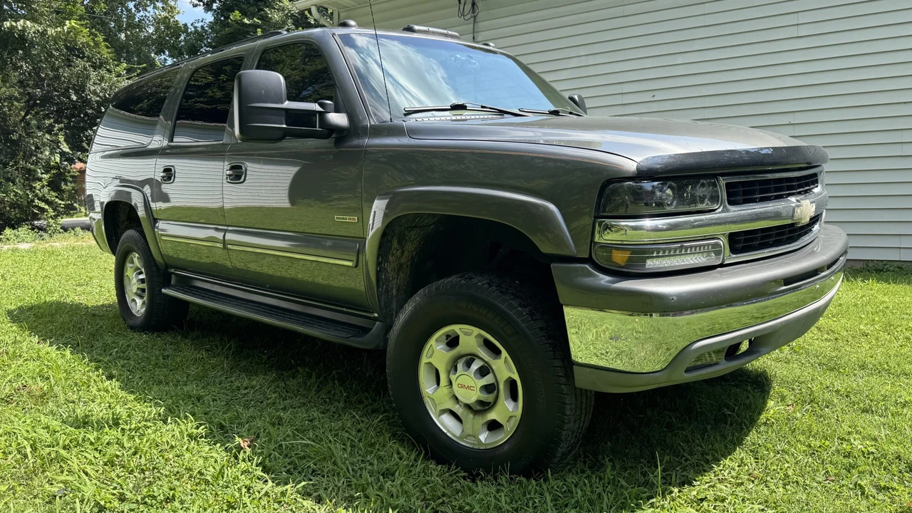 2001 Chevrolet Suburban 9th Gen - Image 5 of 31