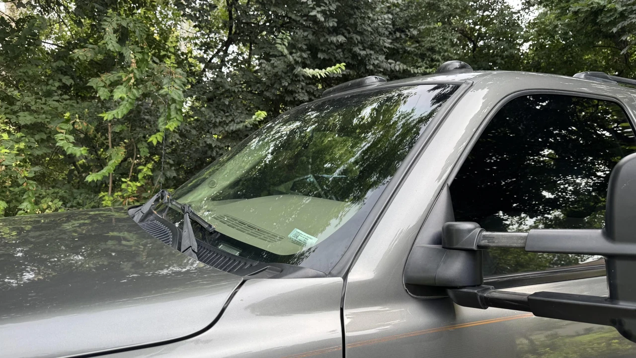 2001 Chevrolet Suburban 9th Gen - Image 17 of 31
