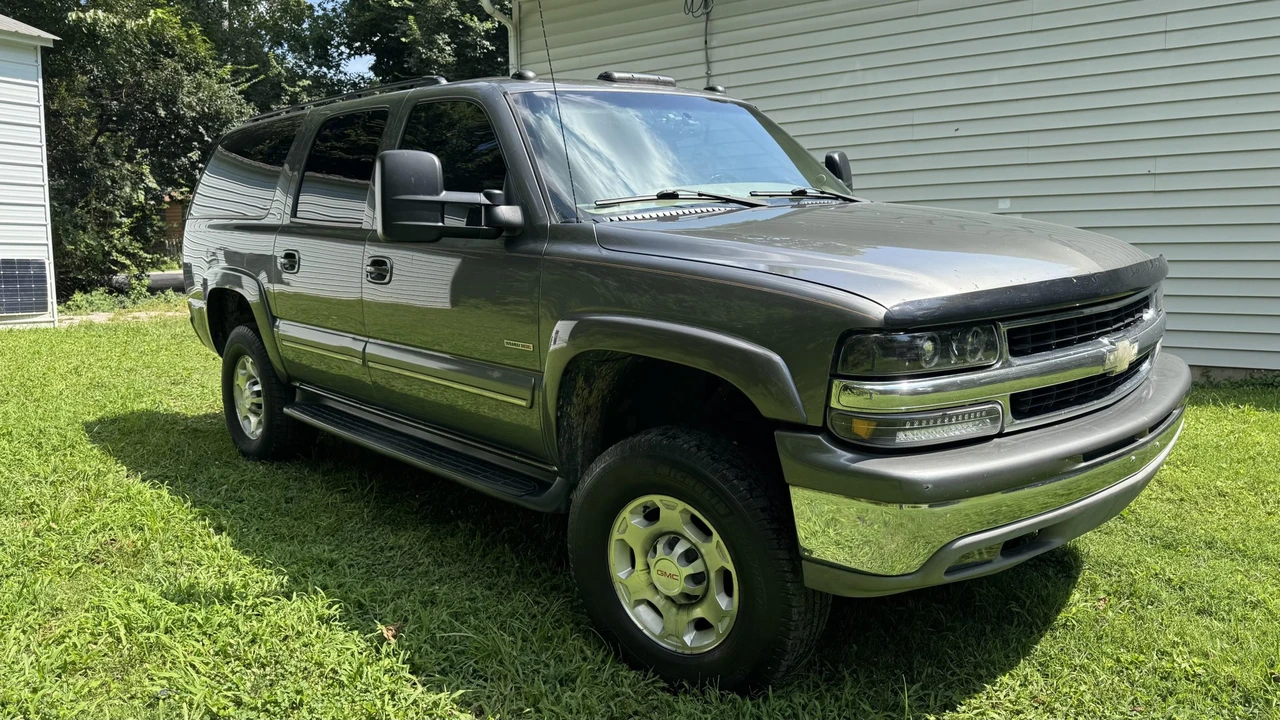 2001 Chevrolet Suburban 9th Gen - Image 6 of 31