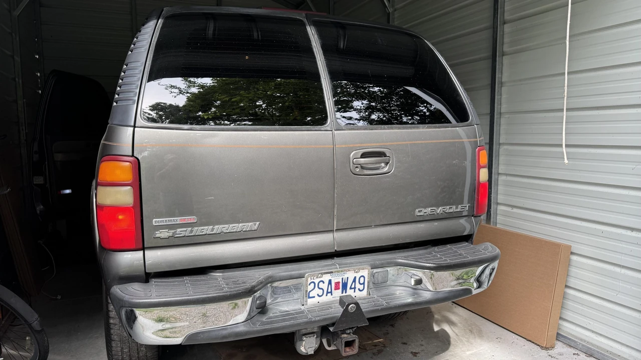 2001 Chevrolet Suburban 9th Gen - Image 22 of 31