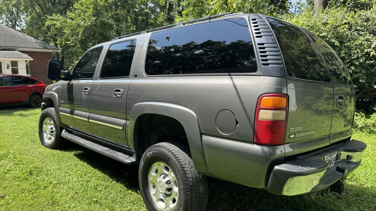 2001 Chevrolet Suburban 9th Gen - Image 11 of 31