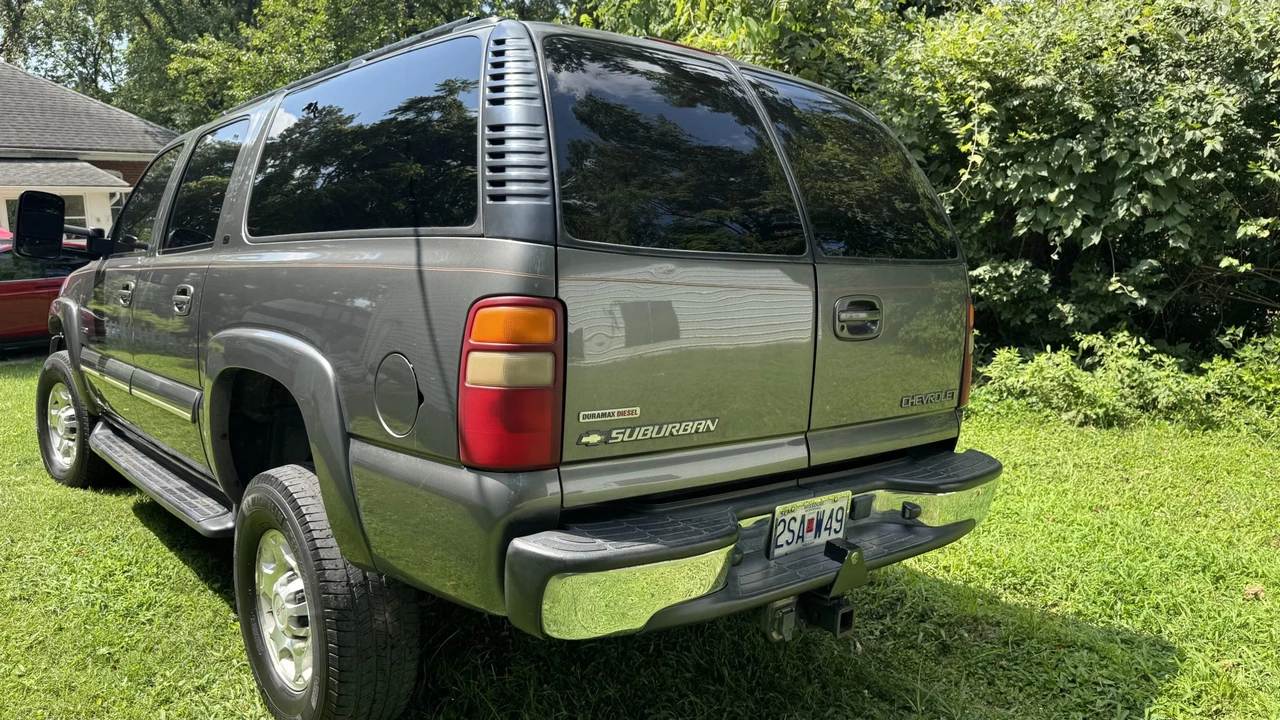 2001 Chevrolet Suburban 9th Gen - Image 10 of 31