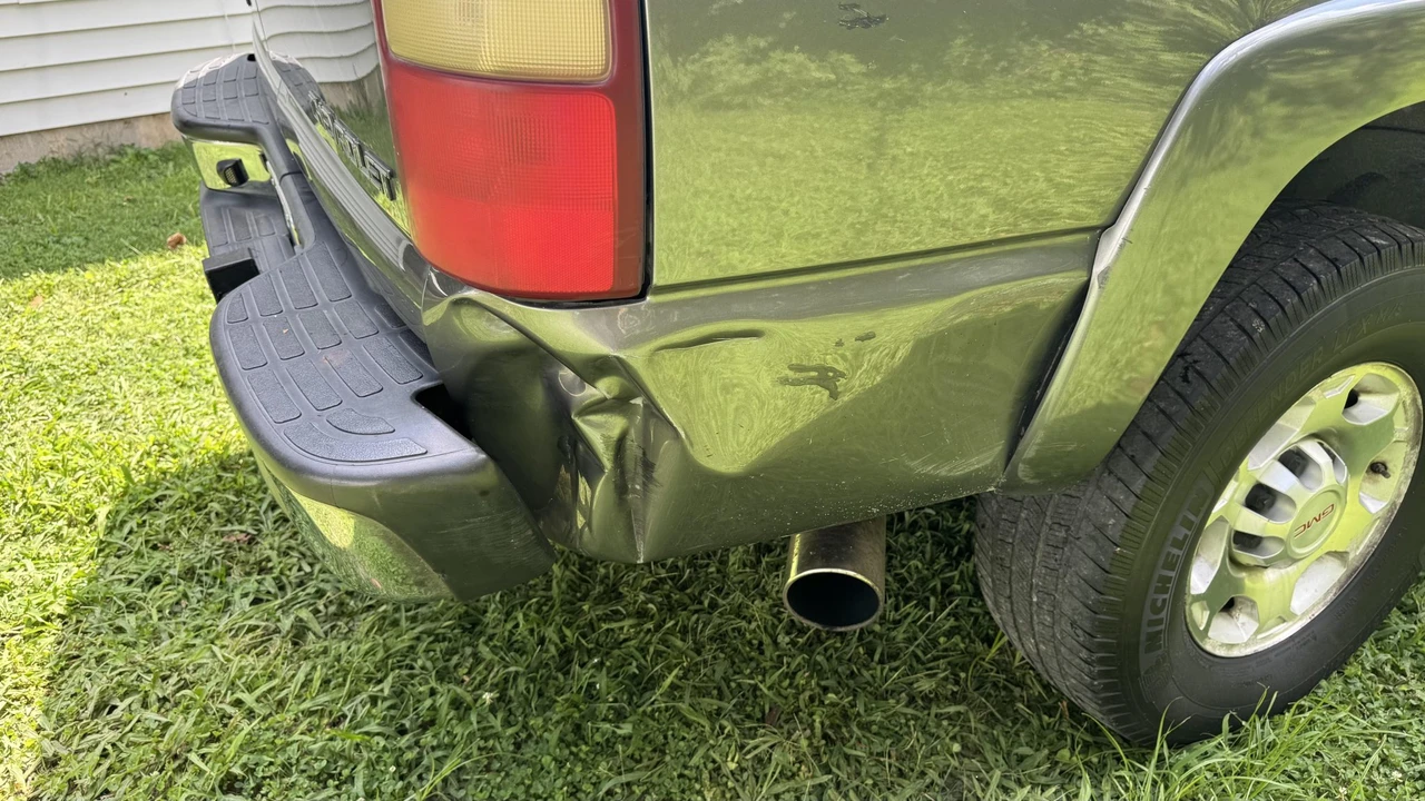 2001 Chevrolet Suburban 9th Gen - Image 23 of 31