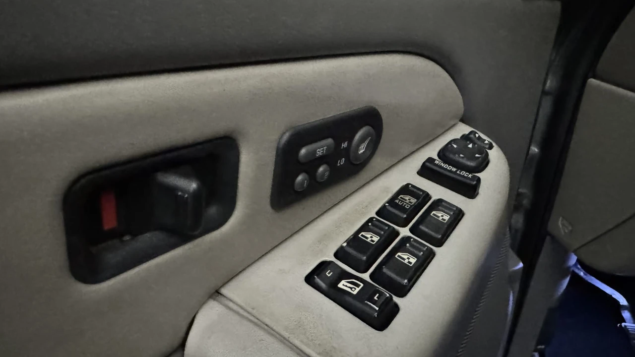 2001 Chevrolet Suburban 9th Gen - Image 31 of 31