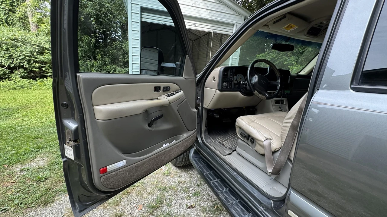 2001 Chevrolet Suburban 9th Gen - Image 29 of 31