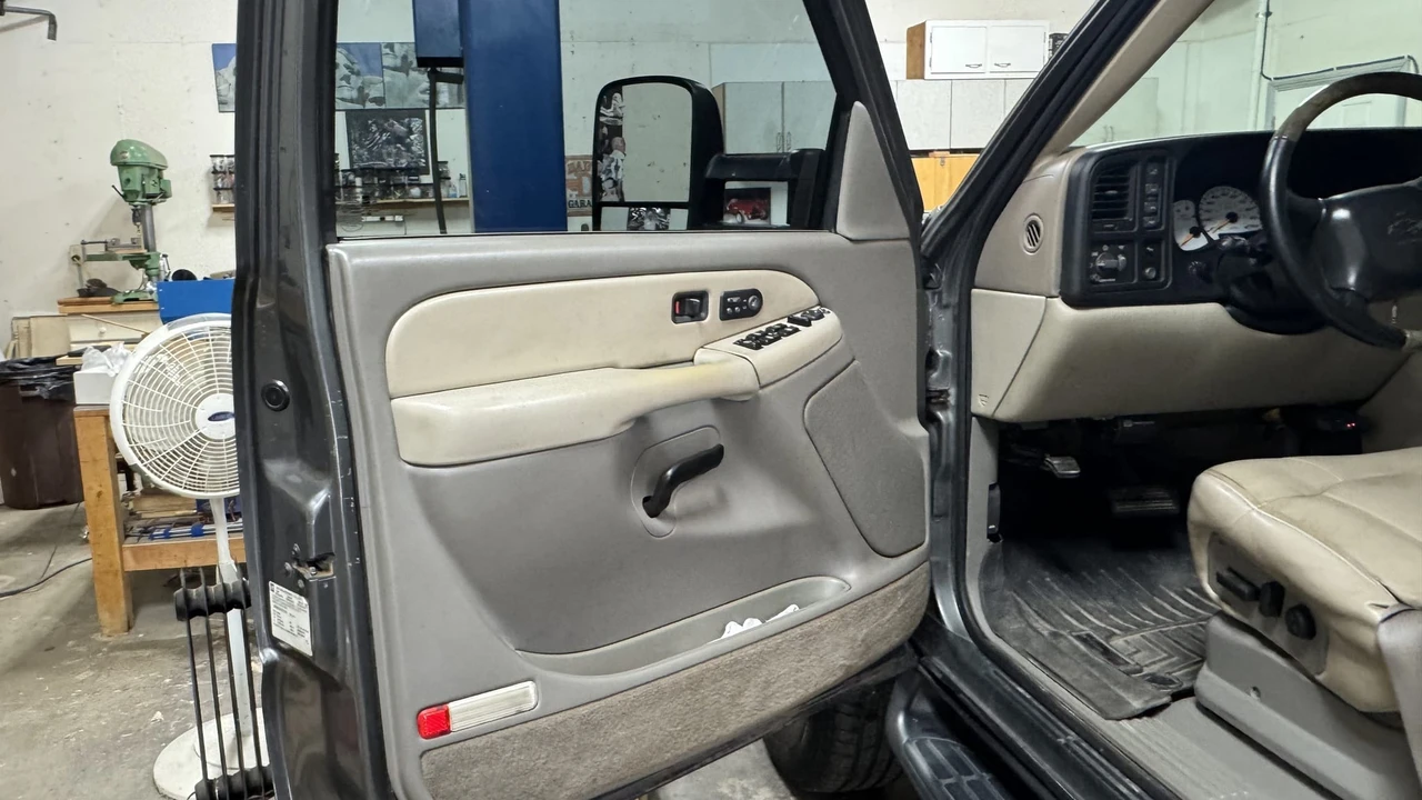 2001 Chevrolet Suburban 9th Gen - Image 30 of 31