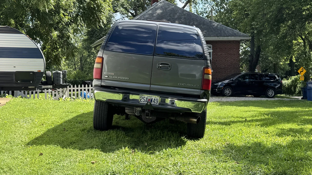 2001 Chevrolet Suburban 9th Gen - Image 9 of 31