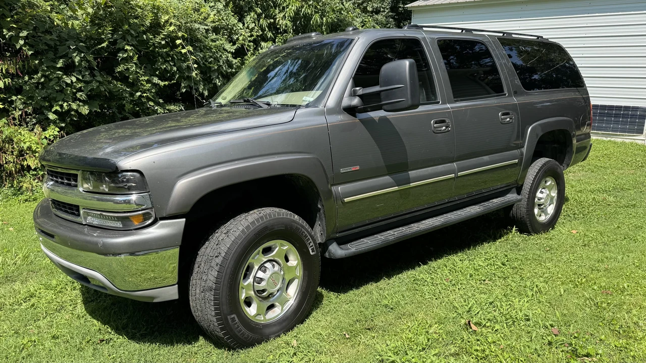 2001 Chevrolet Suburban 9th Gen - Image 14 of 31