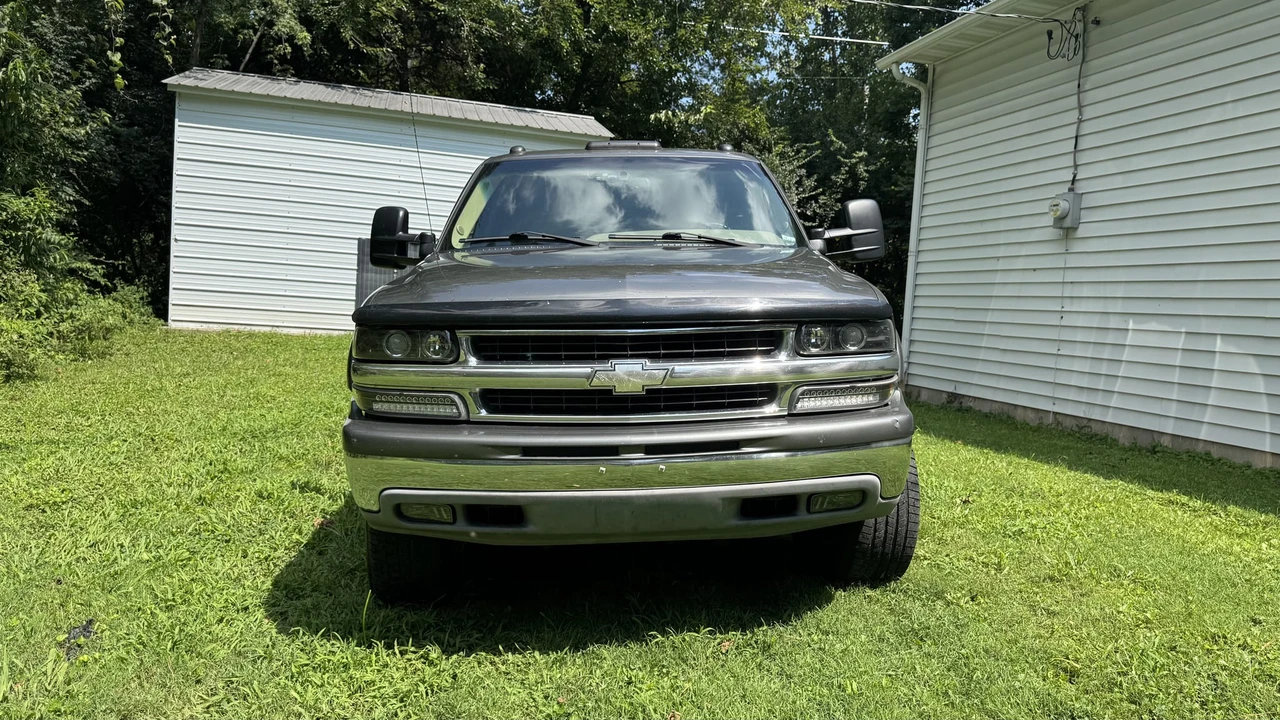 2001 Chevrolet Suburban 9th Gen - Image 4 of 31