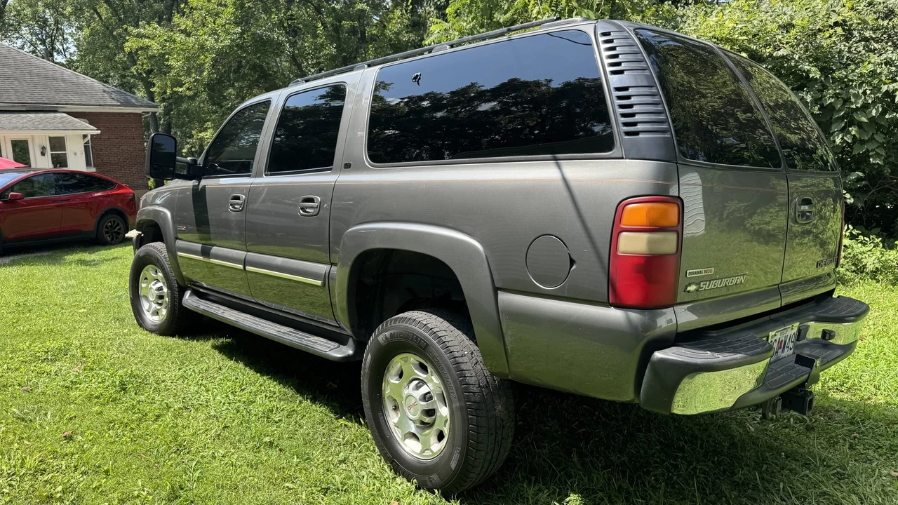 2001 Chevrolet Suburban 9th Gen - Image 12 of 31