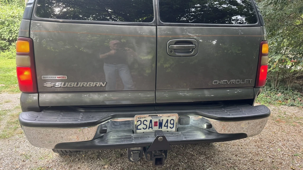 2001 Chevrolet Suburban 9th Gen - Image 21 of 31