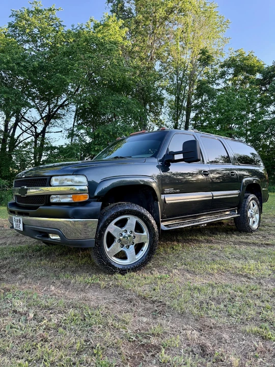 2003 Chevrolet Suburban 9th Gen - Image 3 of 31