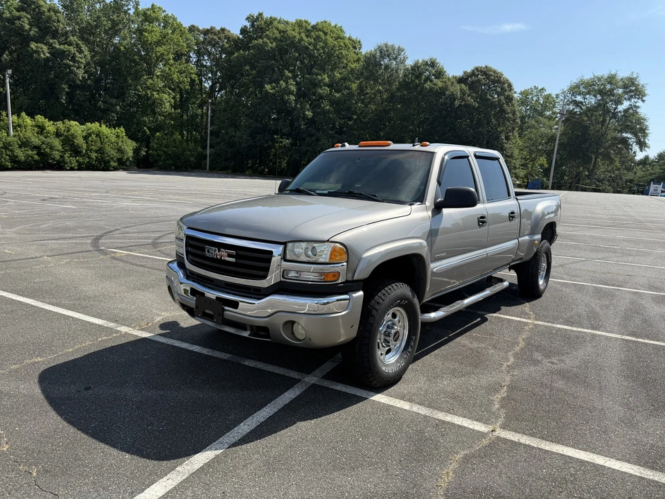 2003 GMC Sierra Heavy Duty 2nd Gen - Image 2 of 31