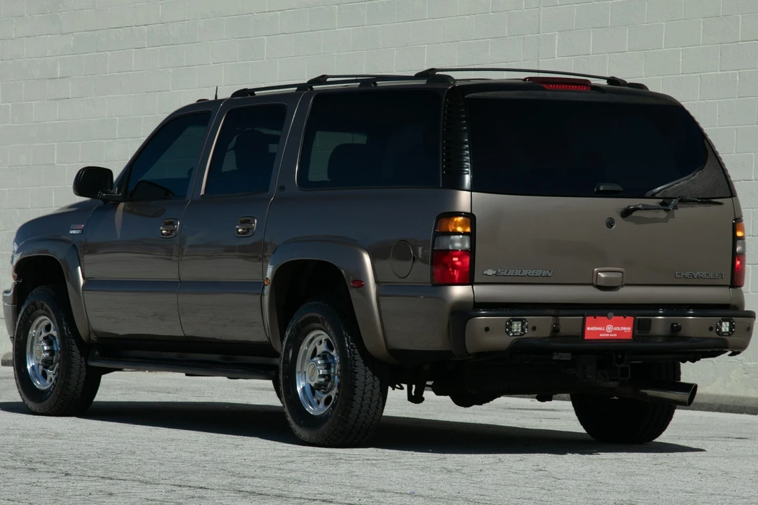 2004 Chevrolet Suburban 9th Gen - Image 2 of 7