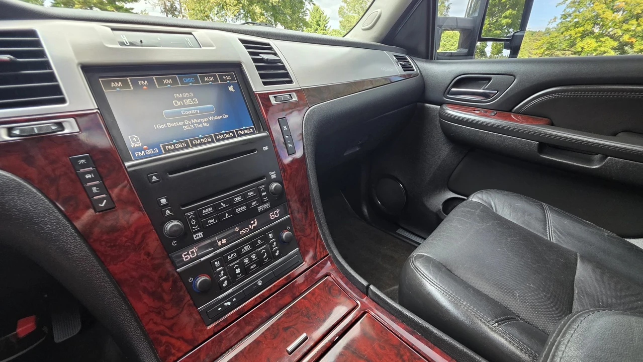 2008 Cadillac Escalade & EXT 3rd Gen - Image 26 of 31