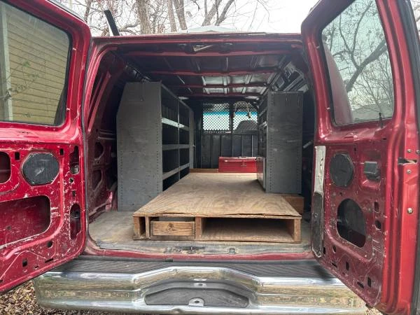 2001 Ford Econoline Van - Image 10 of 11