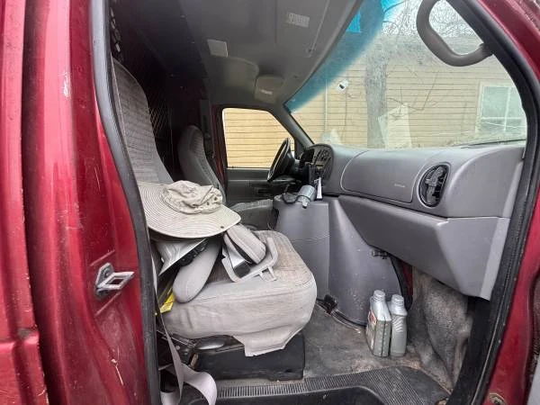 2001 Ford Econoline Van - Image 3 of 11
