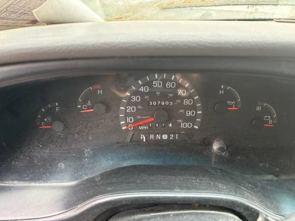 2001 Ford Econoline Van - Image 2 of 11