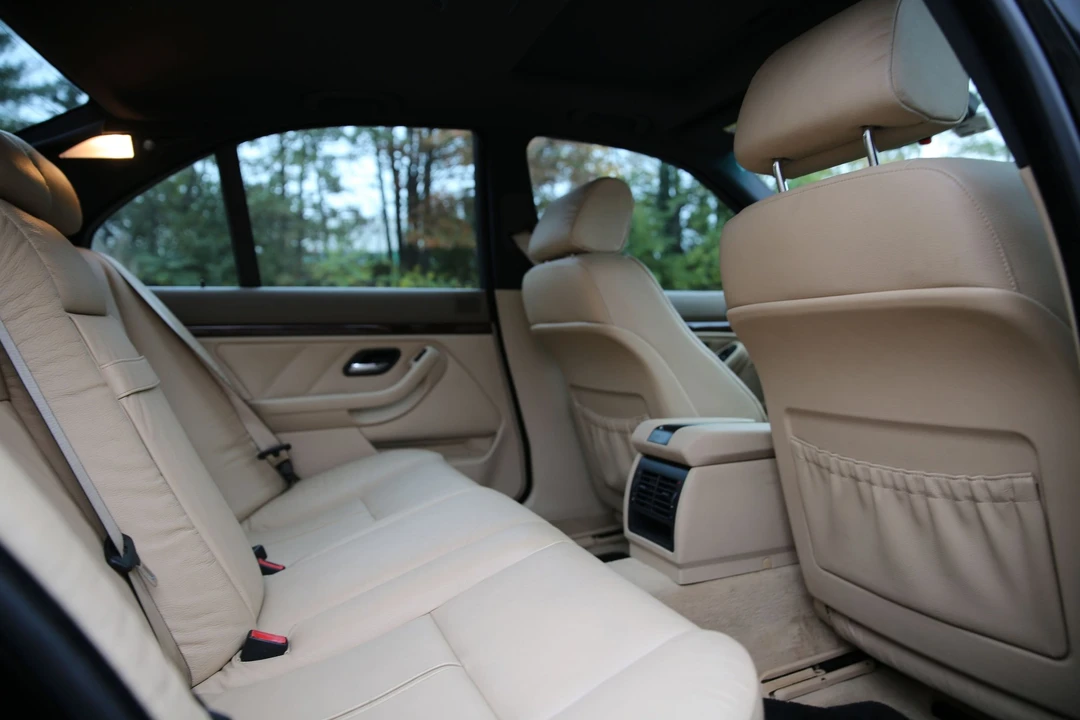 2003 BMW E39 540i - Image 10 of 12
