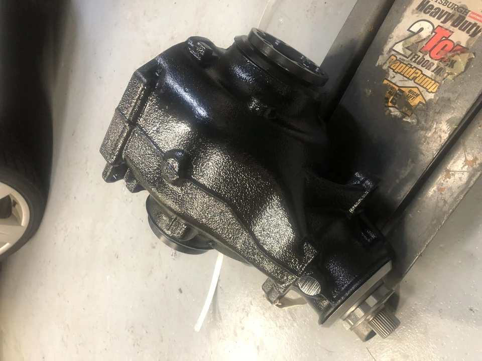 2009 Parts & Memorabilia Gearboxes - Image 2 of 2