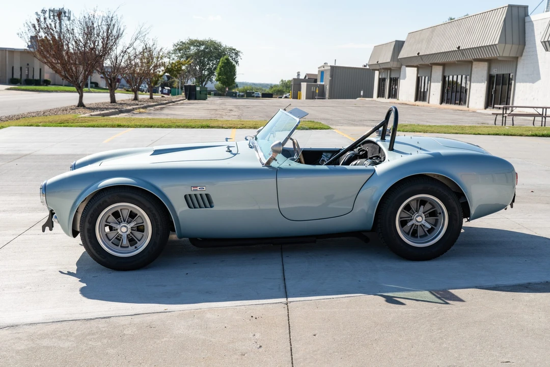 Shelby Cobra Replica - Image 4 of 31