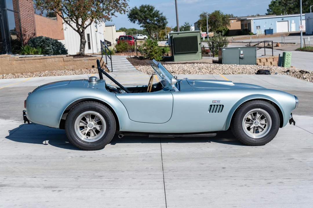 Shelby Cobra Replica - Image 8 of 31