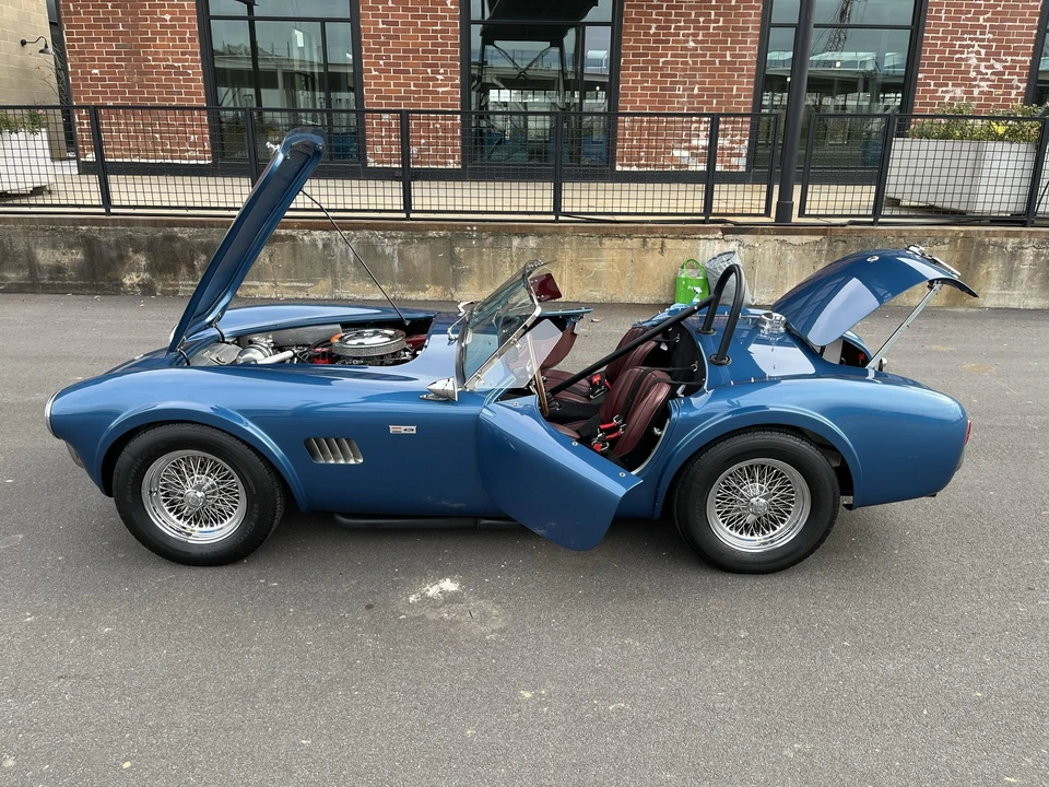 Shelby Cobra Replica - Image 25 of 31
