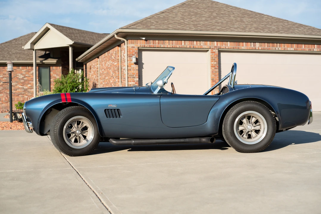 Shelby Cobra Replica - Image 9 of 31