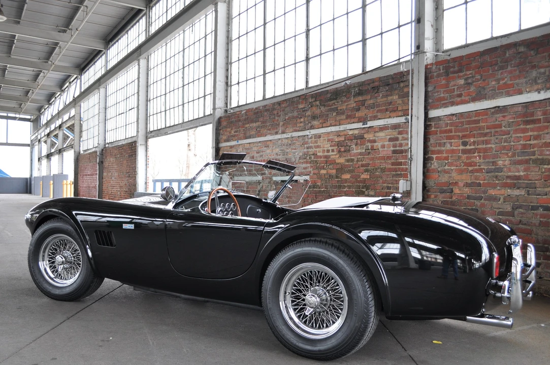 Shelby Cobra Replica - Image 9 of 31