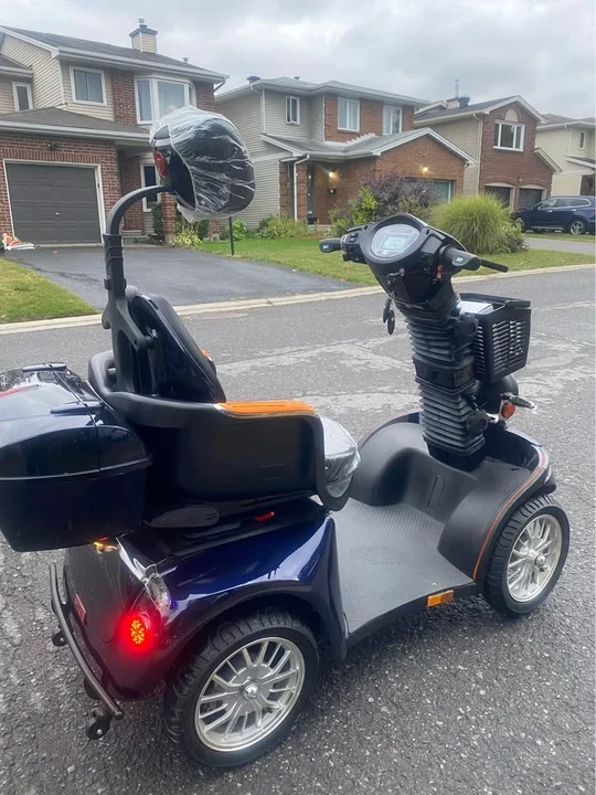 Piaggio - Image 3 of 9