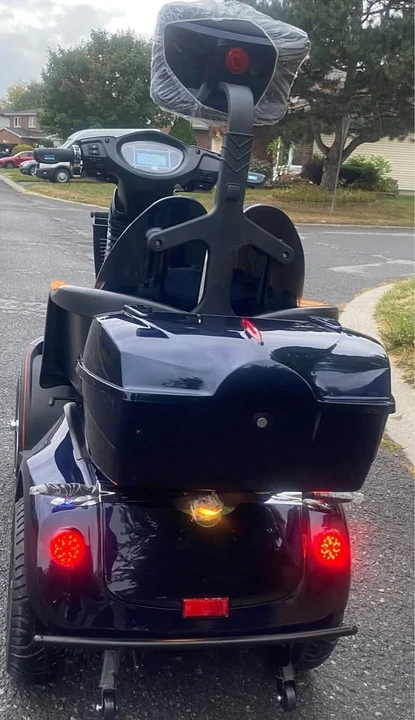 Piaggio - Image 7 of 9