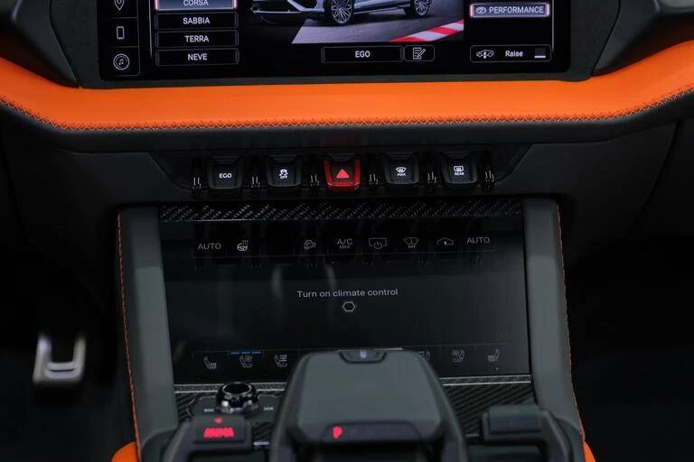 2025 Lamborghini Urus SE - Image 19 of 23