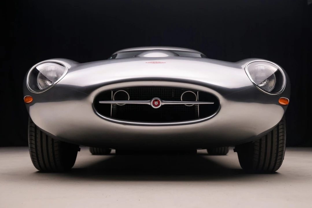 Jaguar Replica - Image 18 of 31