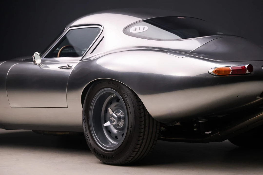 Jaguar Replica - Image 21 of 31