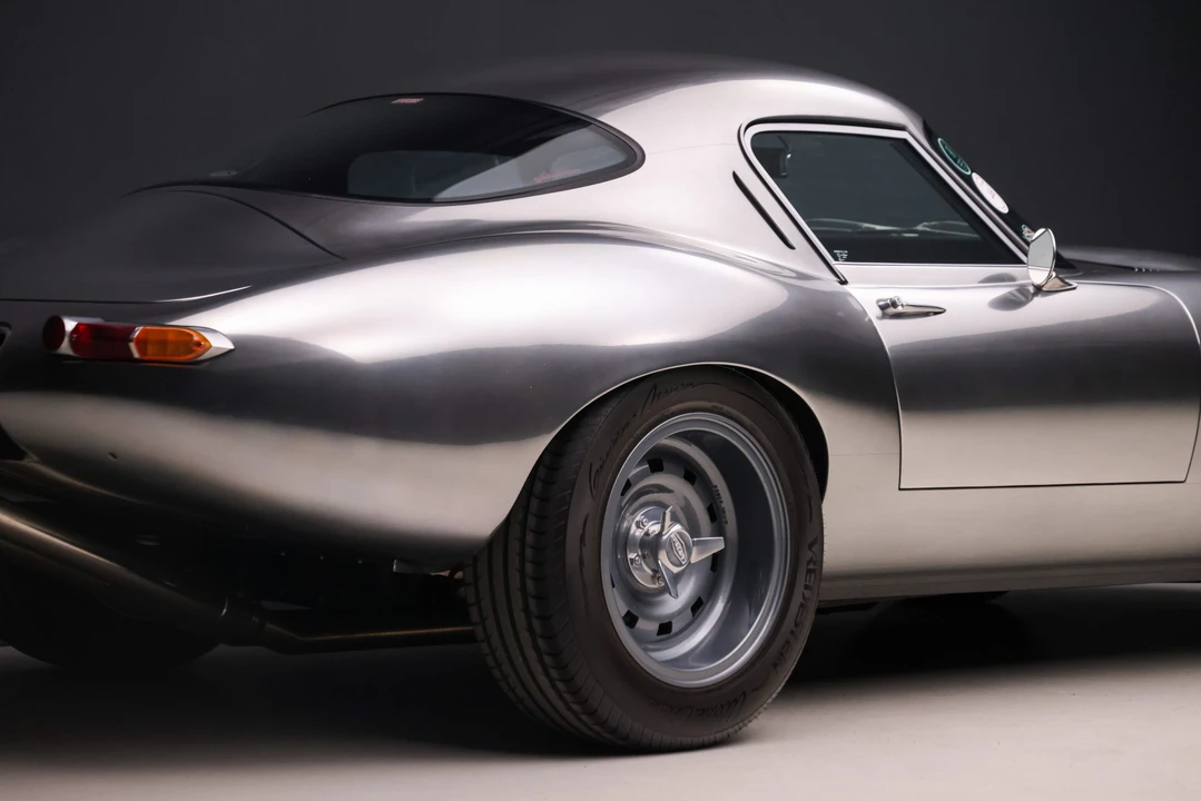 Jaguar Replica - Image 22 of 31