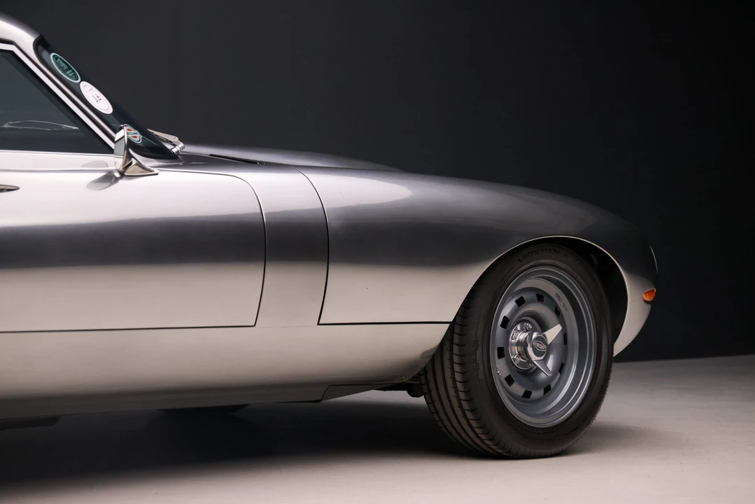 Jaguar Replica - Image 24 of 31