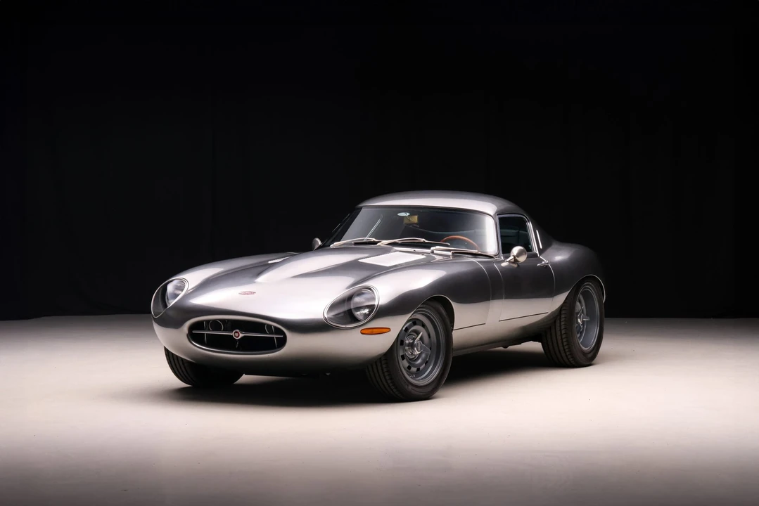 Jaguar Replica - Image 3 of 31