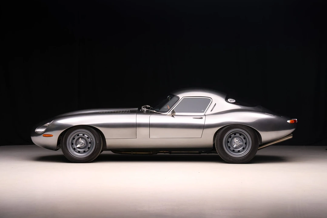 Jaguar Replica - Image 5 of 31