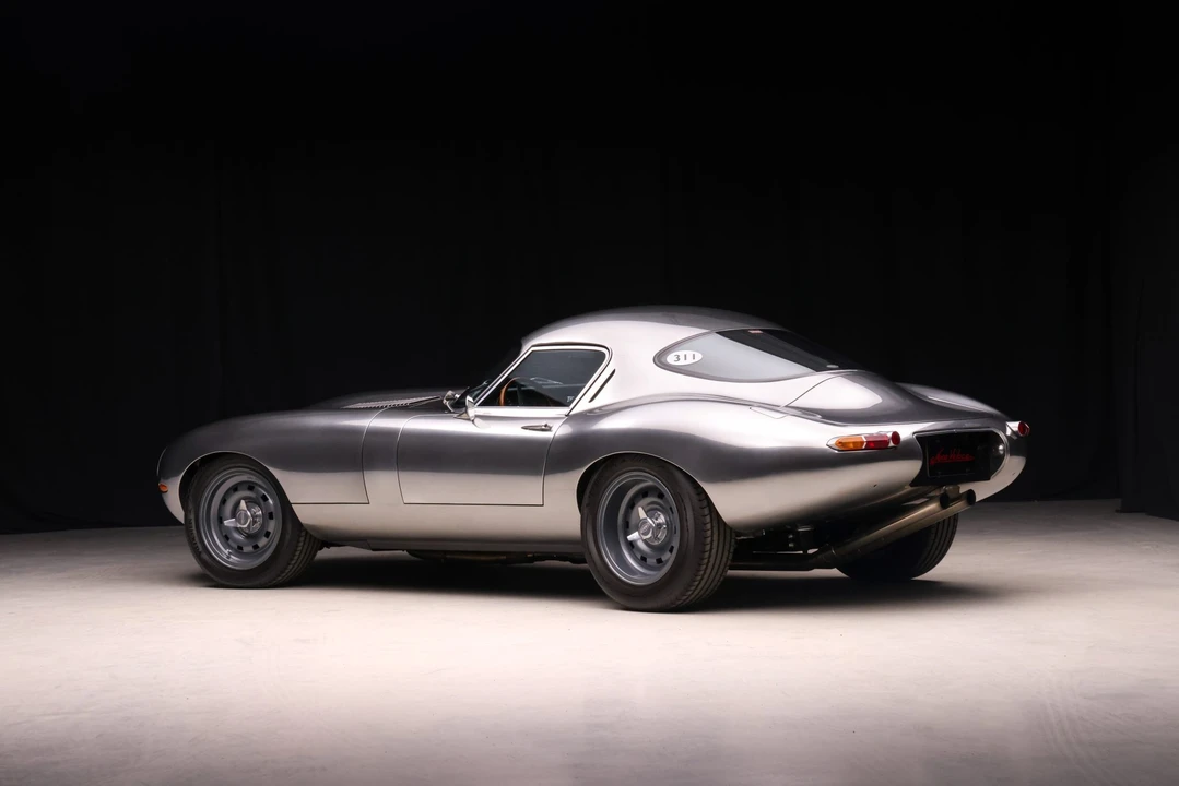 Jaguar Replica - Image 7 of 31