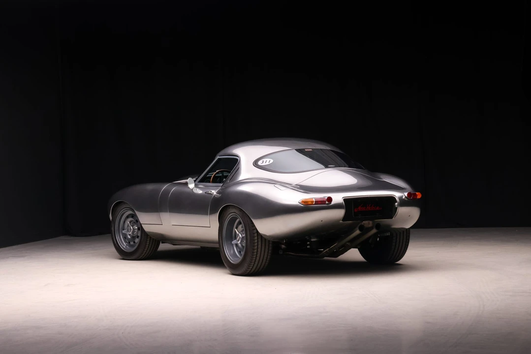Jaguar Replica - Image 8 of 31
